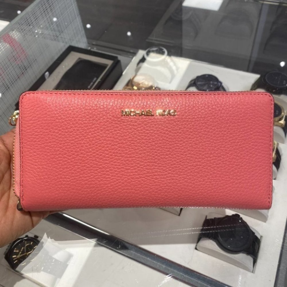 Jet Set Large Continental Wristlet 35T7GTVE7L